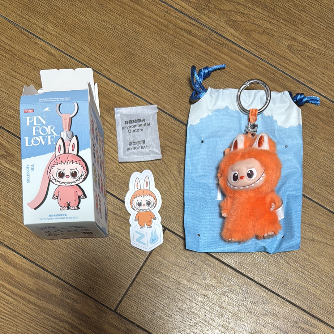 POP MART THE MONSTERS (LABUBU) Pin for Love Series-Vinyl Plush Pendant (N-Z) Z