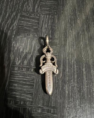 クロムハーツダブルタガーペンダント