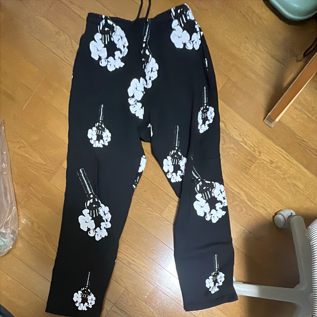DENIM TEARS Hardies Tears Fist Wreath Open Hem Sweatpants "Black"