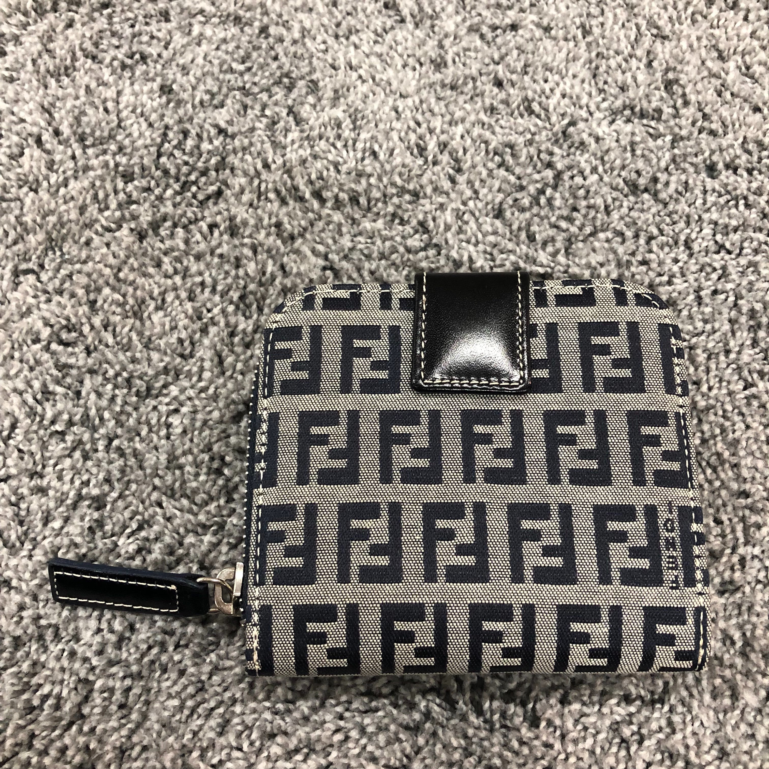 フェンディ ミニズッカ コンパクト財布