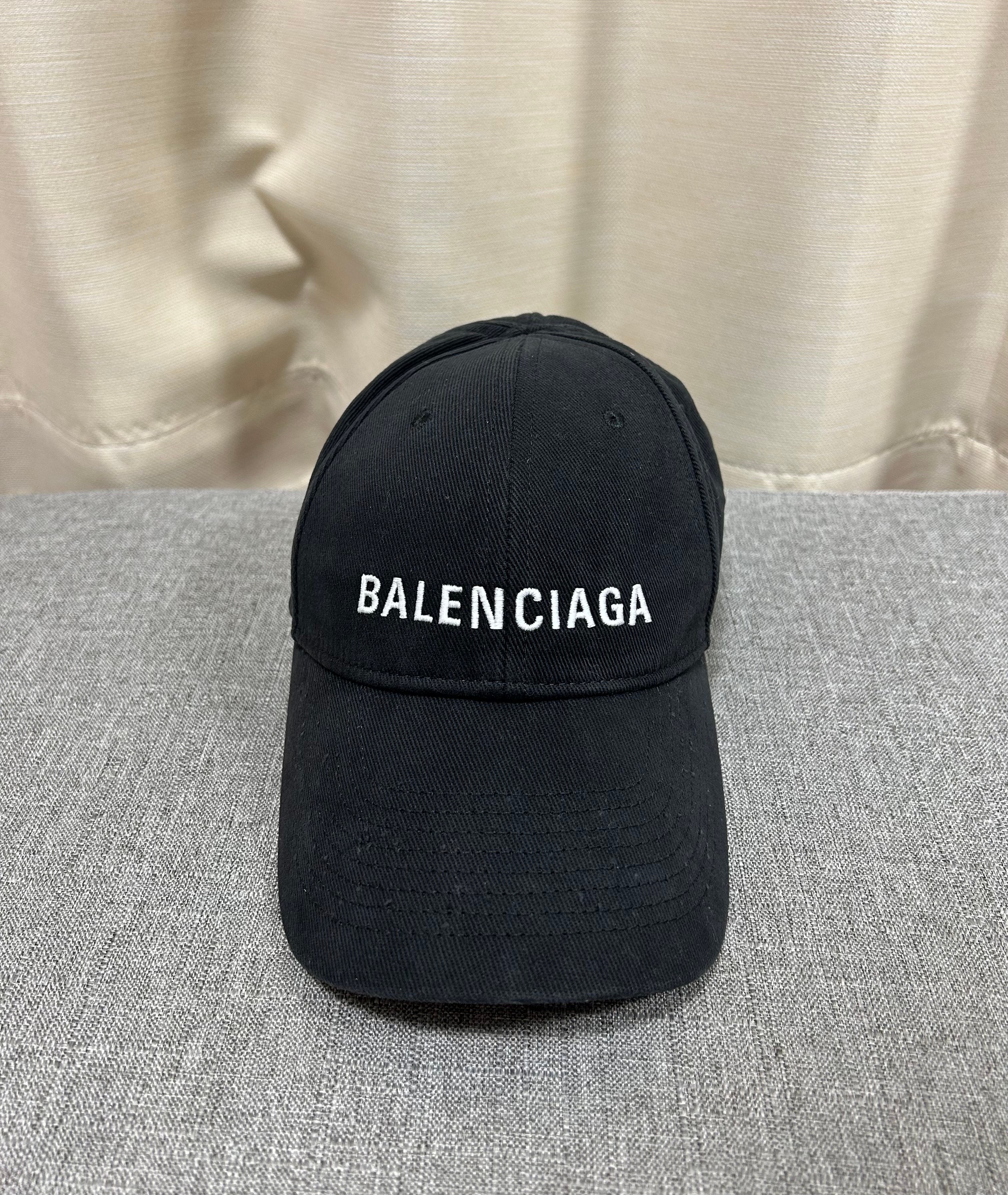 バレンシアガ ロゴ キャップ "ブラック"