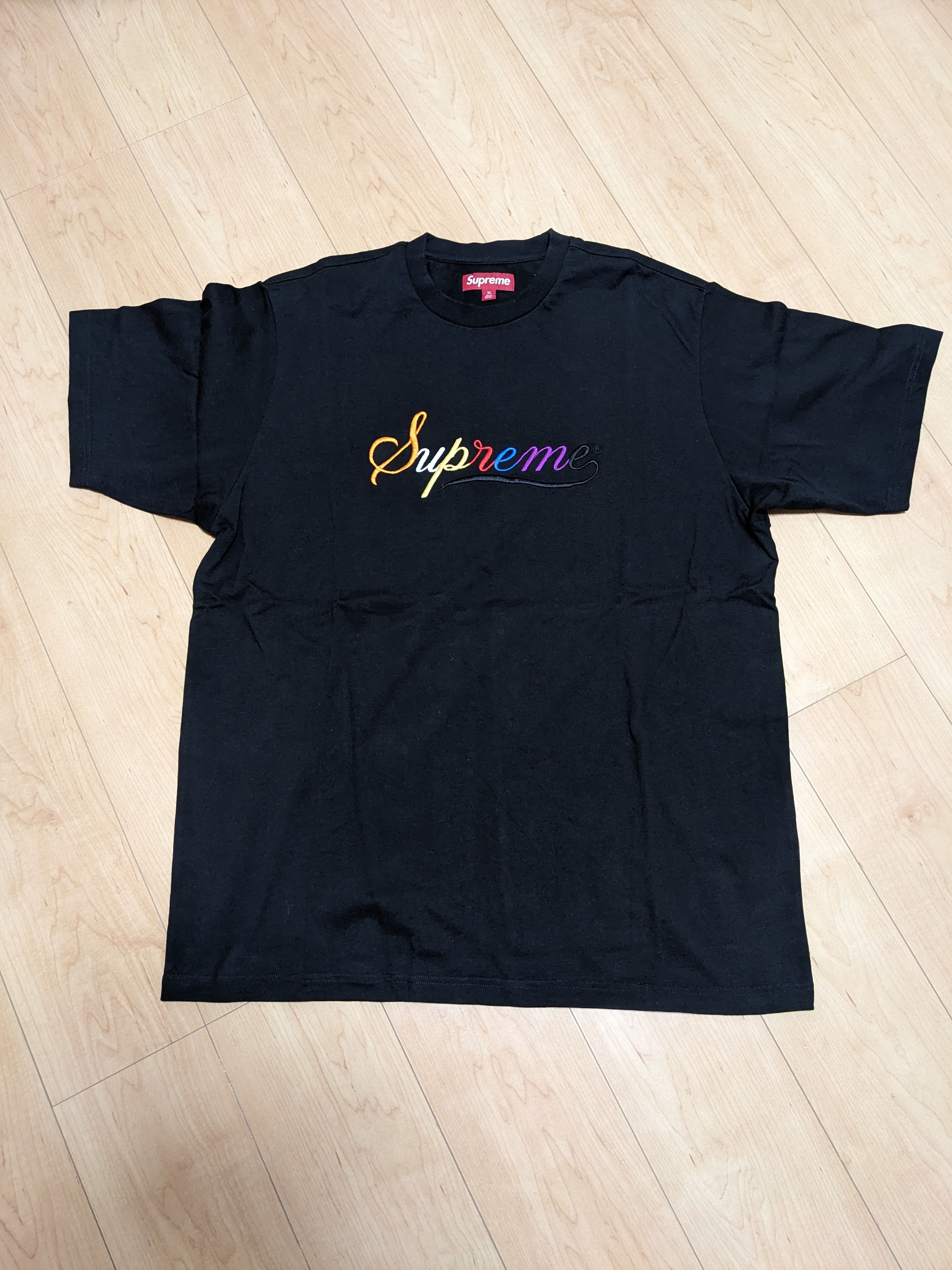 Supreme Cursive S/S Top 
