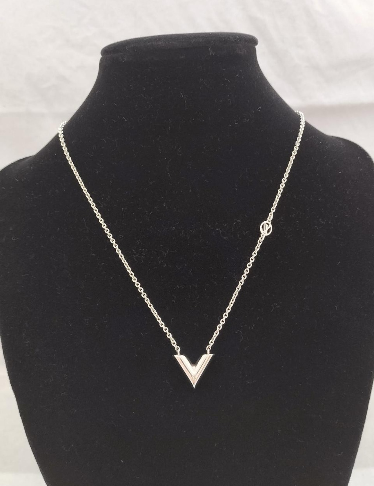 ルイヴィトン ネックレス・エセンシャル V "シルバー" M63197