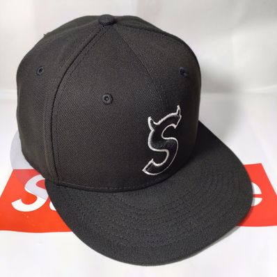 Supreme S Logo New Era "Black" (22FW)