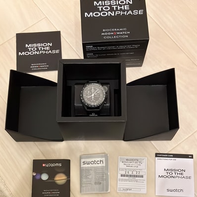 Snoopy x OMEGA x Swatch BIOCERAMIC MoonSwatch Mission To The Moonphase "Black" SO33B700