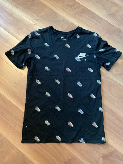 スニーカーTシャツ