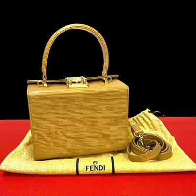 FENDI フェンディ ロゴ 金具 エピレザー ショルダーバッグ ベージュ
53238