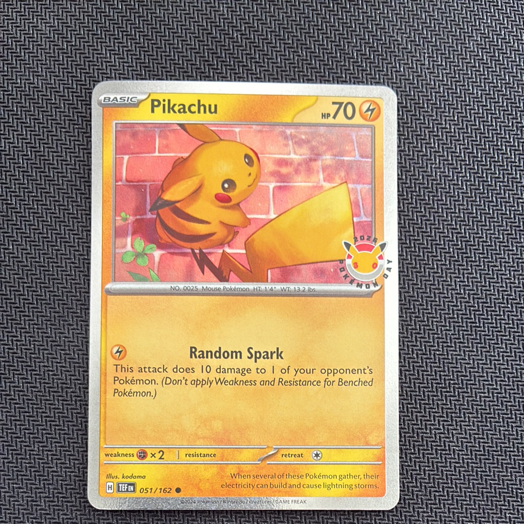 ピカチュウ C [TEF EN 051/162]【英語版】(メガエボリューション「ポケモンデイ 2026 コレクション」)