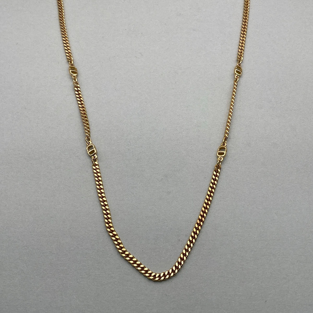 Christian Dior クリスチャンディオール ロング ロゴ ネックレス メタル ゴールド レディース【中古】