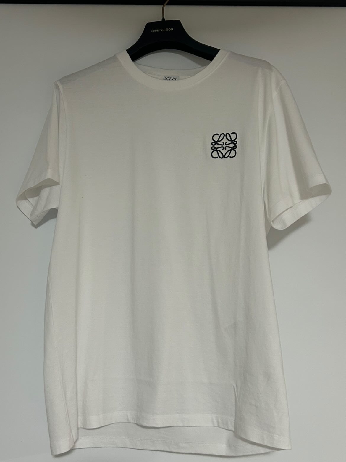 A (未使用に近い)】ロエベアナグラムtシャツ ホワイトXLの古着・中古