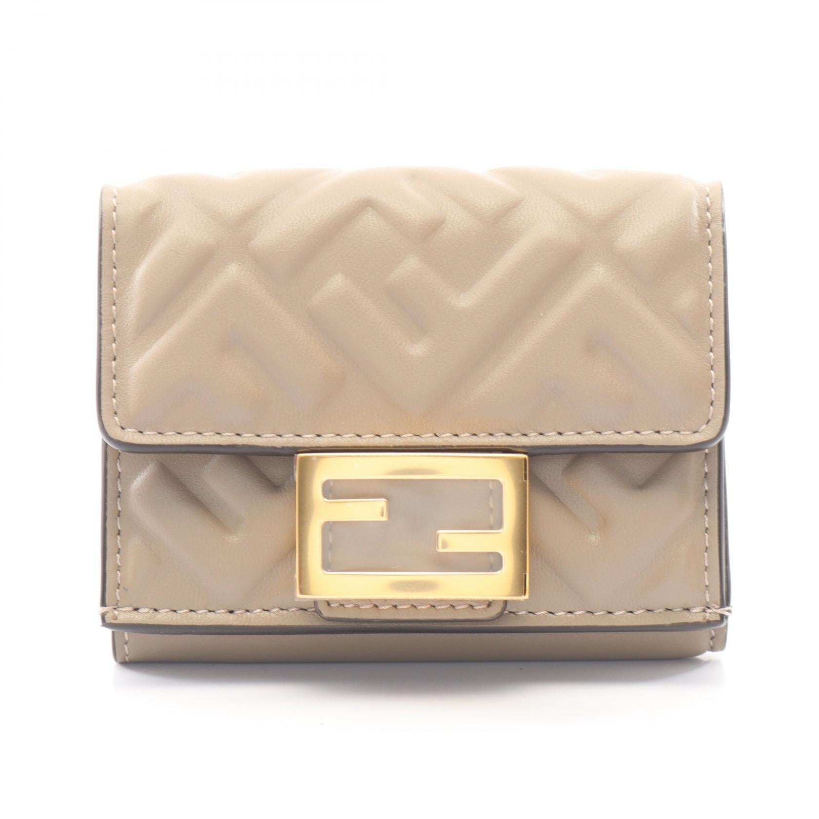 フェンディ FENDI バゲット FFロゴ 三つ折り財布 財布 レザー レディース ベージュ系 8M0395AAJDF0E65 【新品】