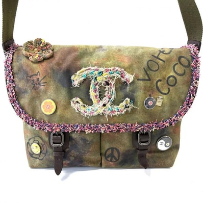 シャネル グラフィティ・オン・ザ・パビメント ショルダーバッグ メッセンジャーバッグ キャンバス CHANEL 正規品【鑑定済み】