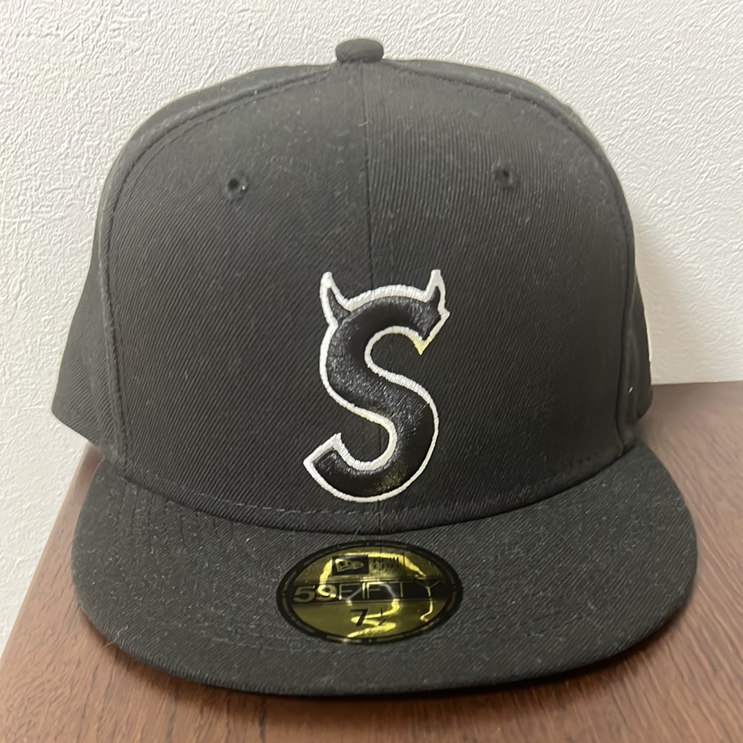 Supreme S Logo New Era "Black" (22FW)