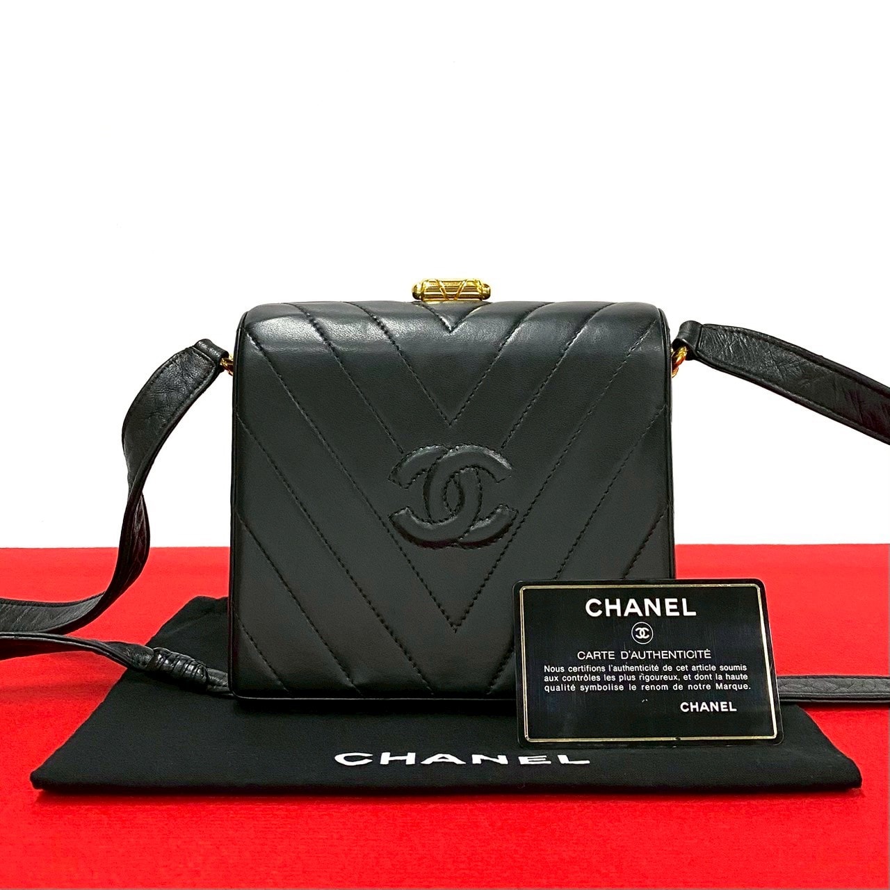 CHANEL シャネル Vステッチ ココマーク ラムスキン ショルダーバッグ ブラック
 42061