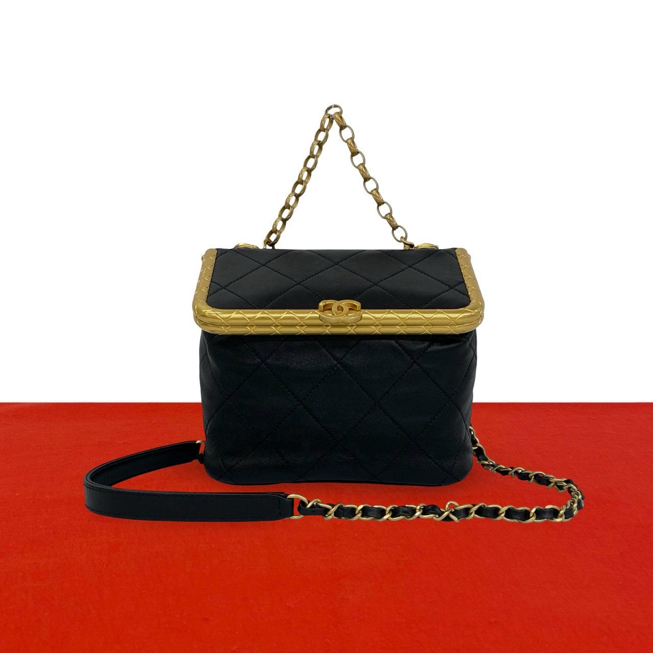 CHANEL シャネル マトラッセ ココマーク 金具 ラムスキン ショルダーバッグ ブラック
30881