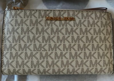 21年6月 Michael Kors★JET SET TRAVEL LG DOUBLE ZIP WRSTLT