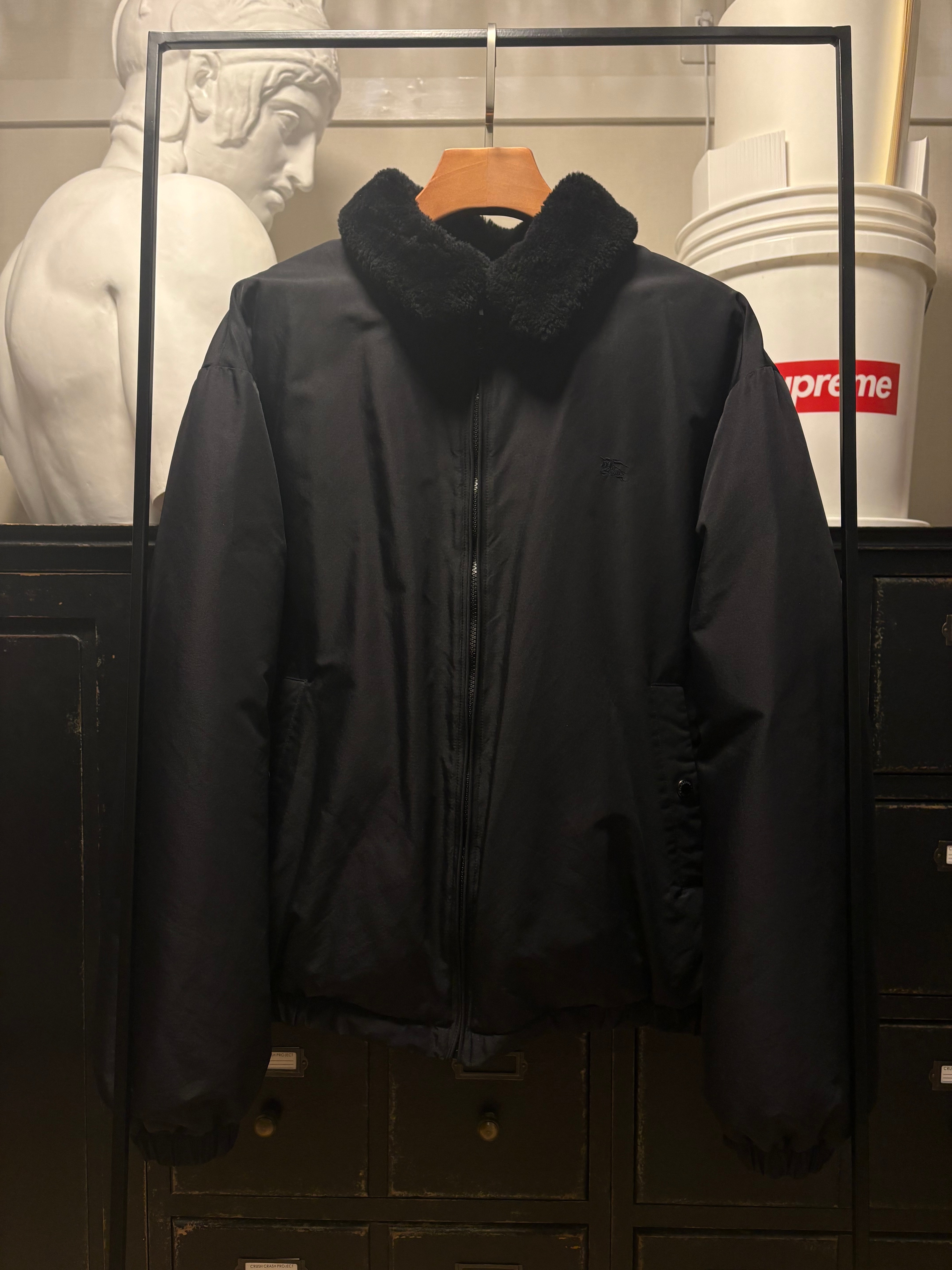 Supreme / Burberry Shearling Collar Down Puffer Jacket "Black"