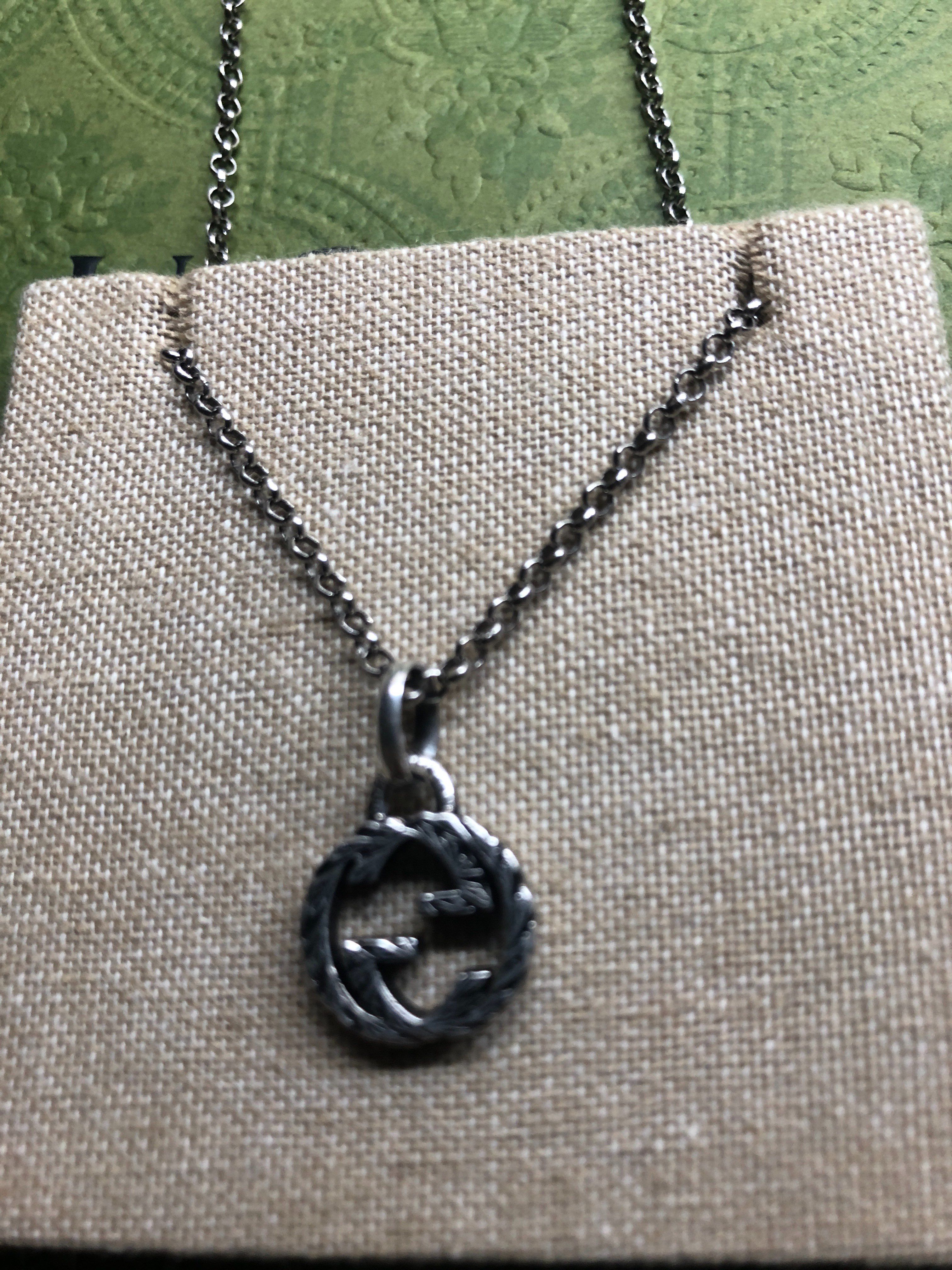 GUCCI Interlocking G Pendant Necklace