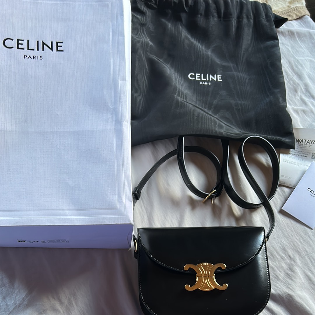 CELINE Teen Besace Triomphe In Shiny Calfskin "Black"