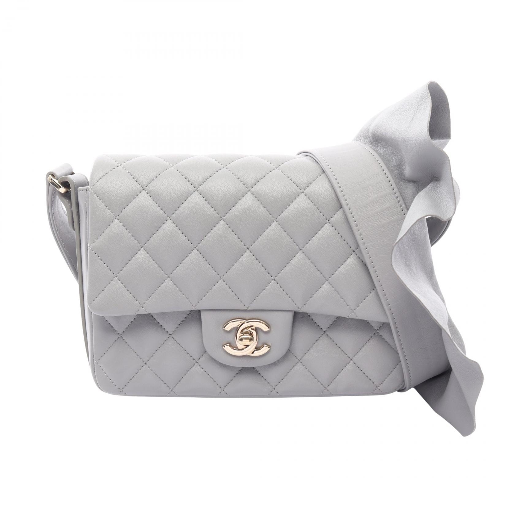 シャネル CHANEL マトラッセ フリル ショルダーバッグ バッグ ラムスキン(羊革) レディース グレー系 【中古】