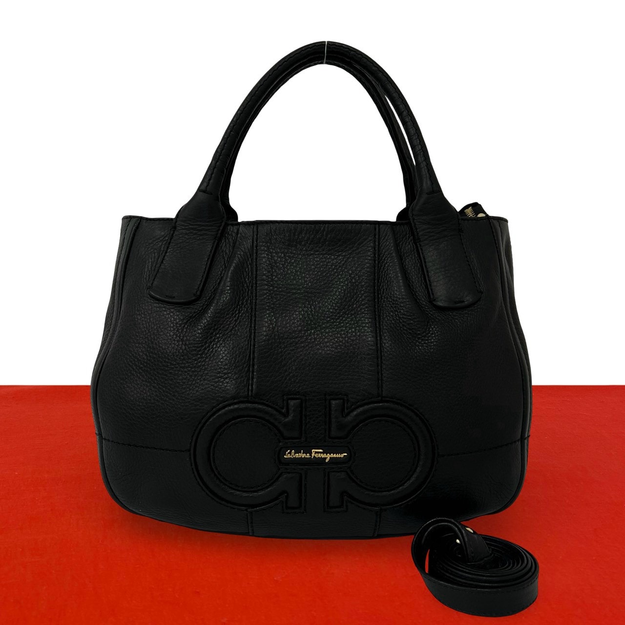 Salvatore Ferragamo サルヴァトーレフェラガモ イジー ガンチーニ レザー ショルダーバッグ ブラック
 34516