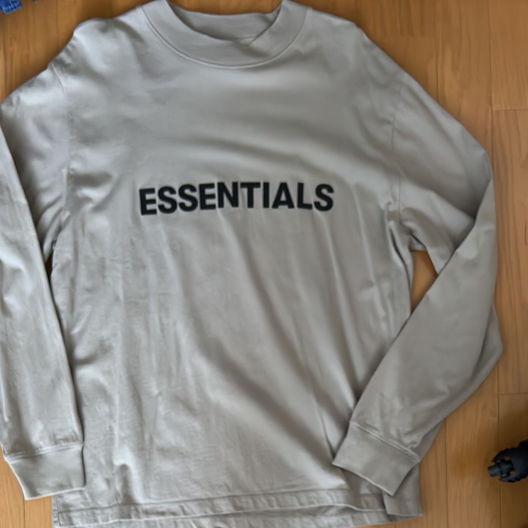 FEAR OF GOD ESSENTIALS Boxy Long Sleeve T-Shirt Applique Logo "Taupe"