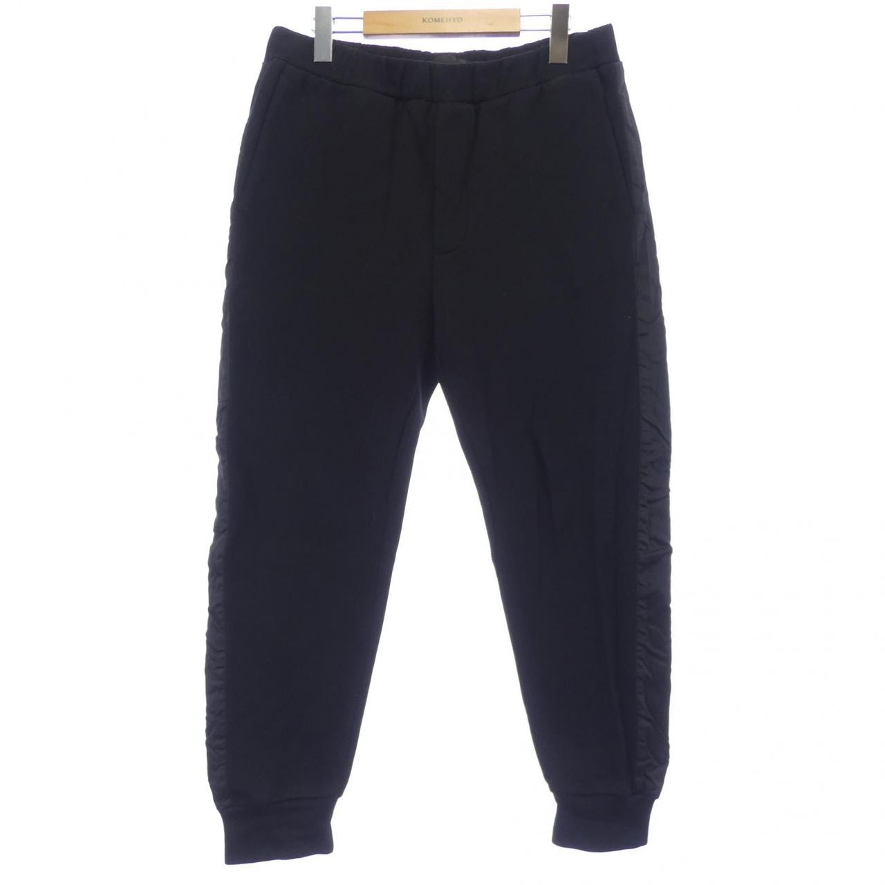 プラダ PRADA トライアングルロゴ UJP180 S212 11JE パンツ