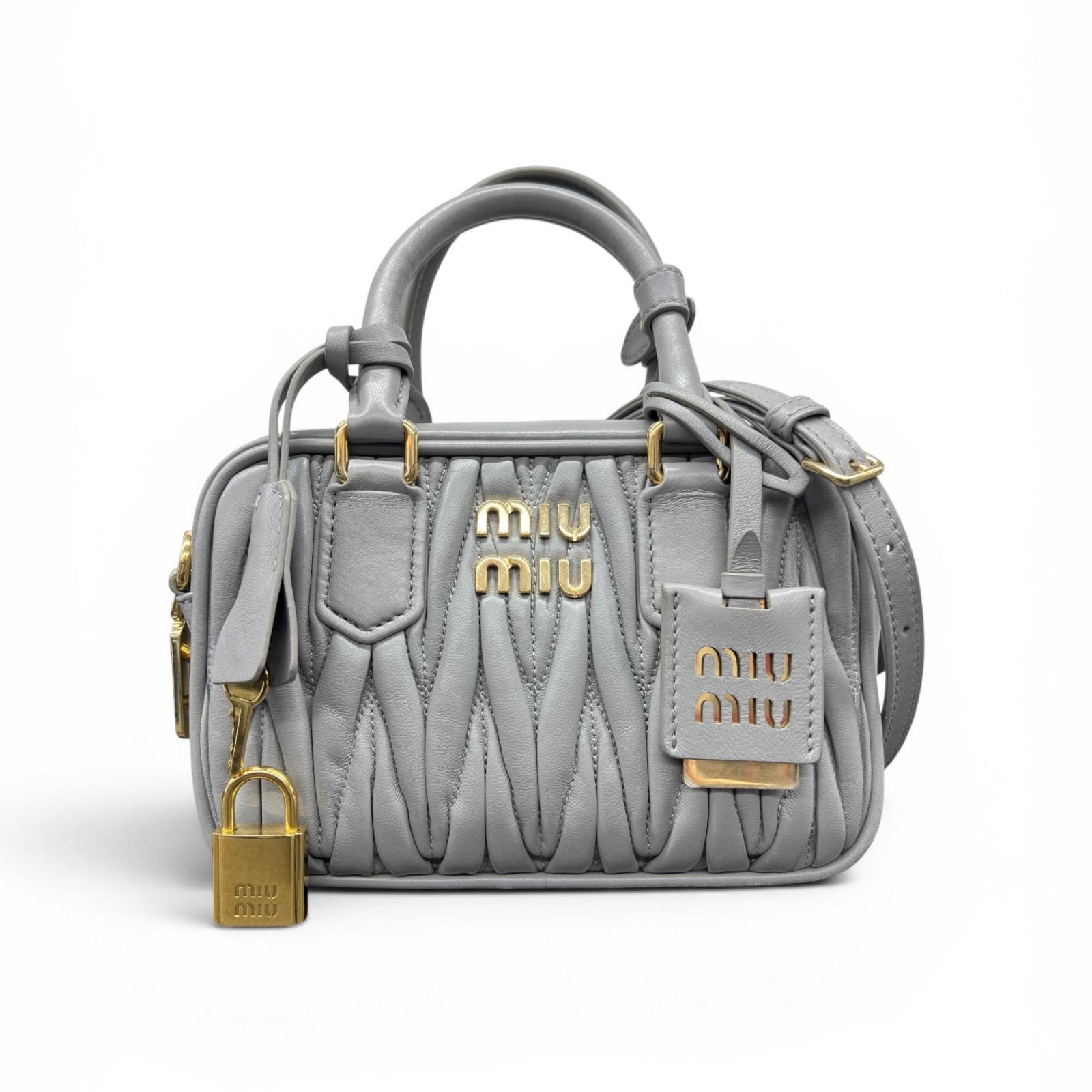 miumiu 極美品 ミュウミュウ アルカディ スモール マテラッセ 2way ハンドバッグ ショルダーバッグ 5BB123 ICチップ確認済 ナッパレザー グレー クロスボディ ポシェット ロゴ Aランク 中古 鑑定済 ミュウミュウバッグ