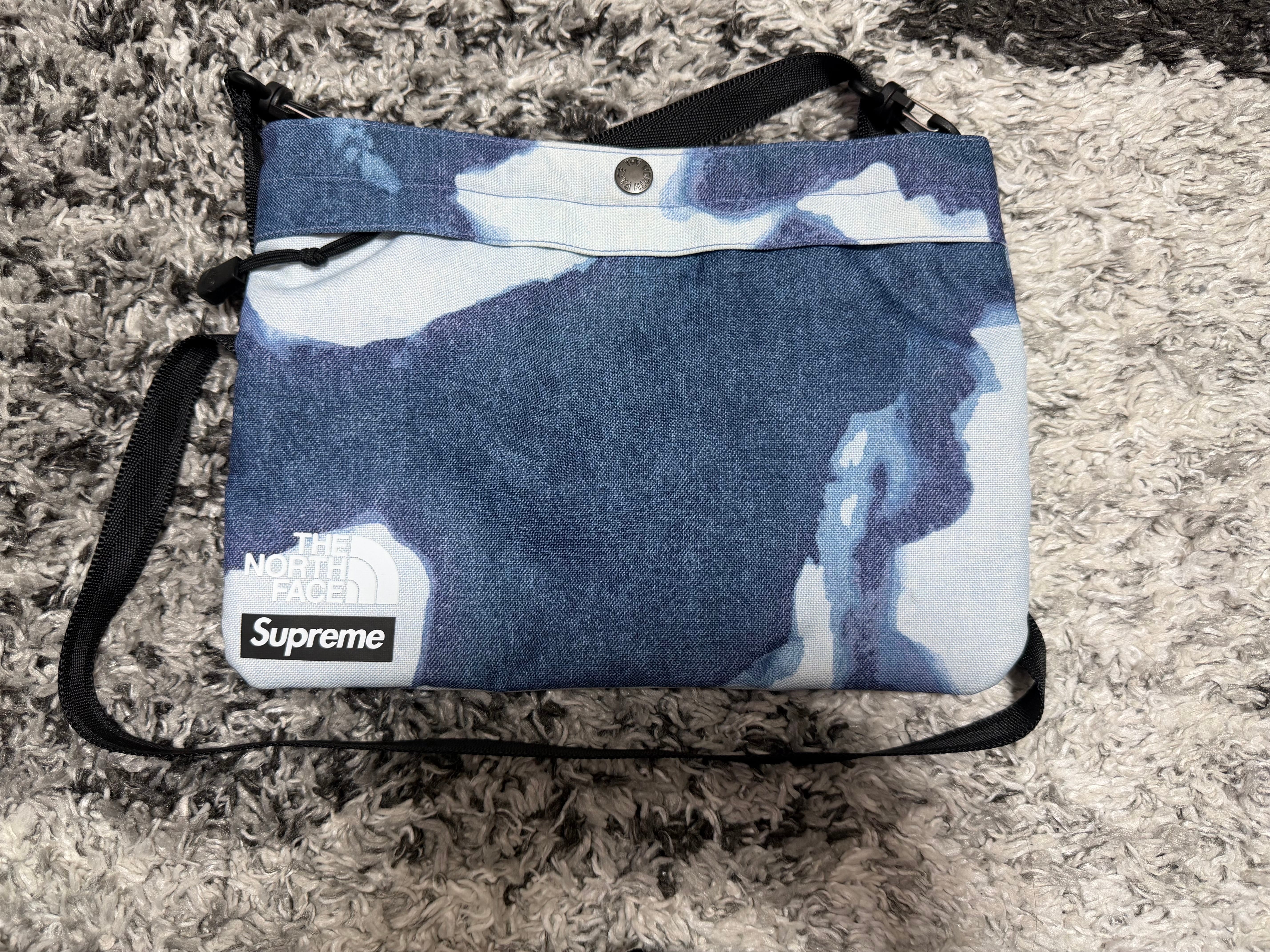 Supreme x The North Face Bleached Denim Print Shoulder Bag "Indigo"