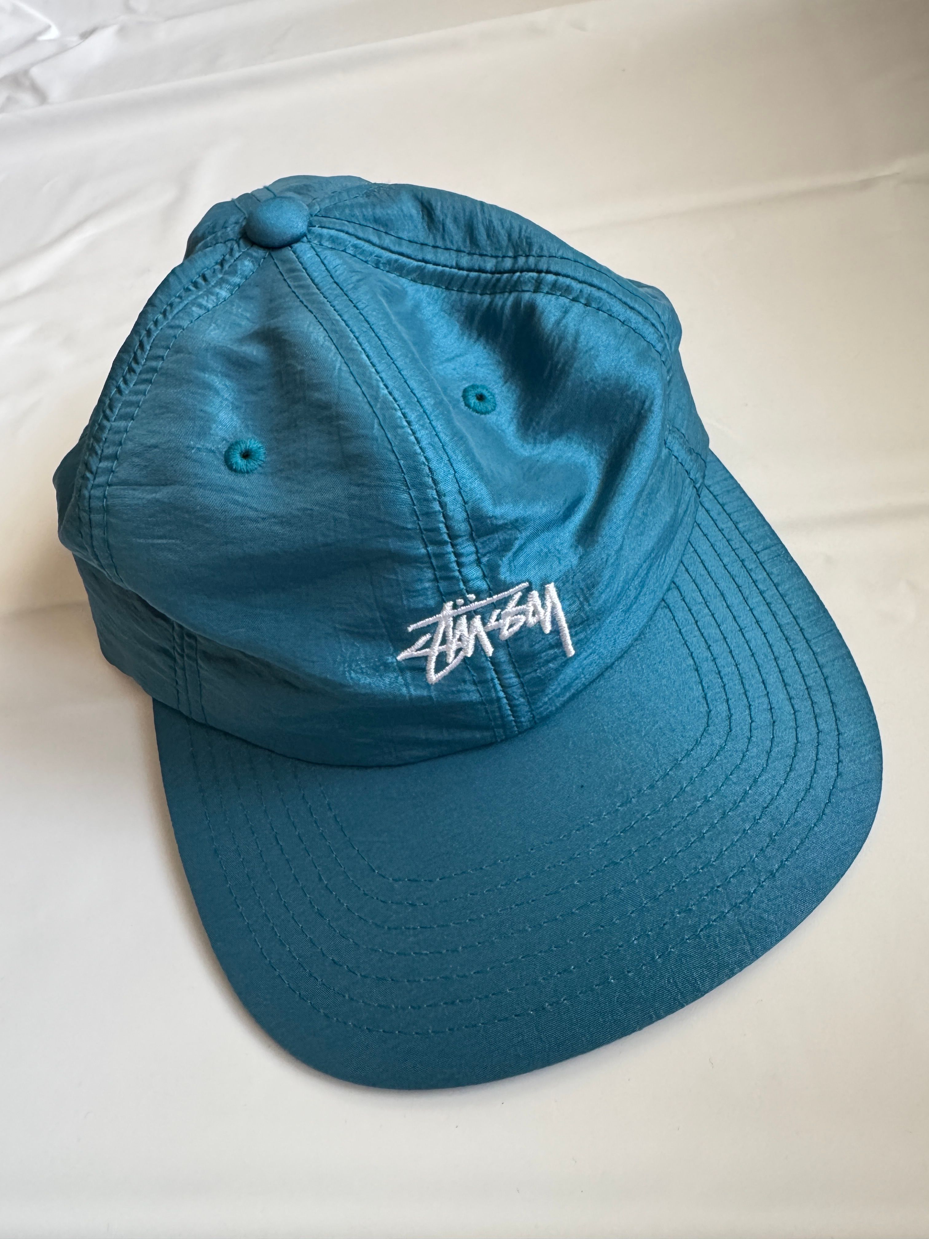 STUSSYロゴキャップ　ナイロン素材　ブルー