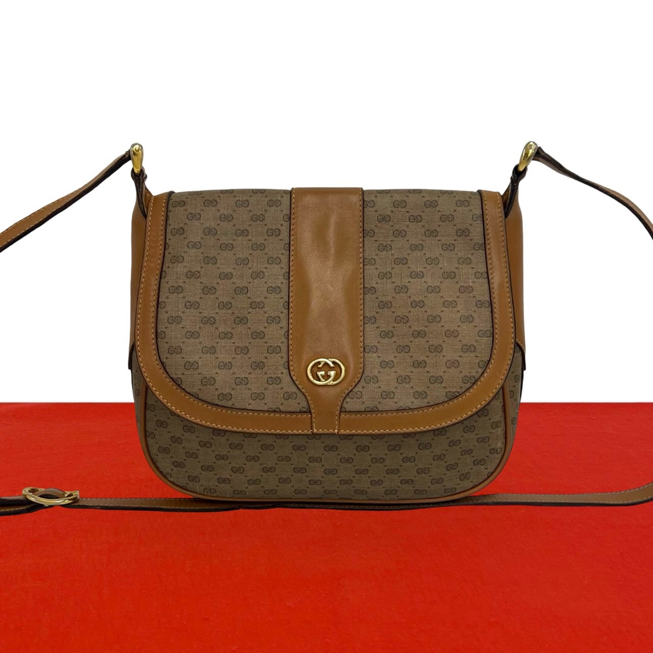 グッチ マイクロGG ショルダーバッグ PVC 本革 ブラウン キャメル B (目立った傷や汚れなし)】GUCCI グッチ マイクロGG ロゴ 柄 レザー