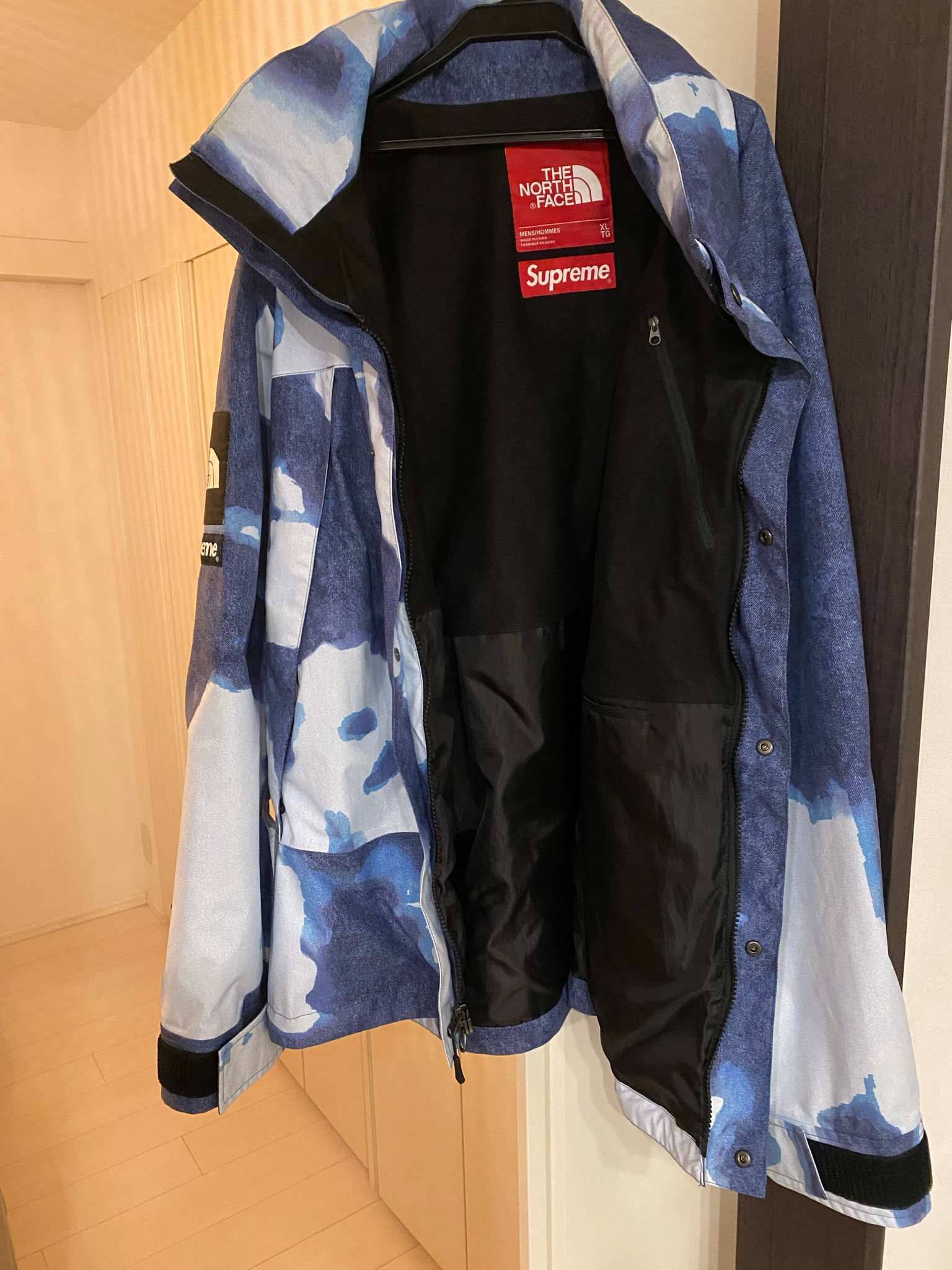 Supreme x The North Face Bleached Denim Print Mountain Jacket "Indigo"