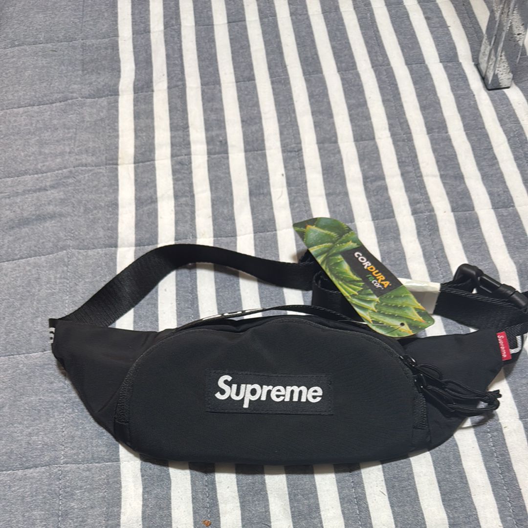 Supreme FW22 Small Waist Bag 