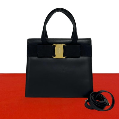 Salvatore Ferragamo サルヴァトーレフェラガモ ヴァラリボン 金具 レザー ショルダーバッグ ブラック
33592