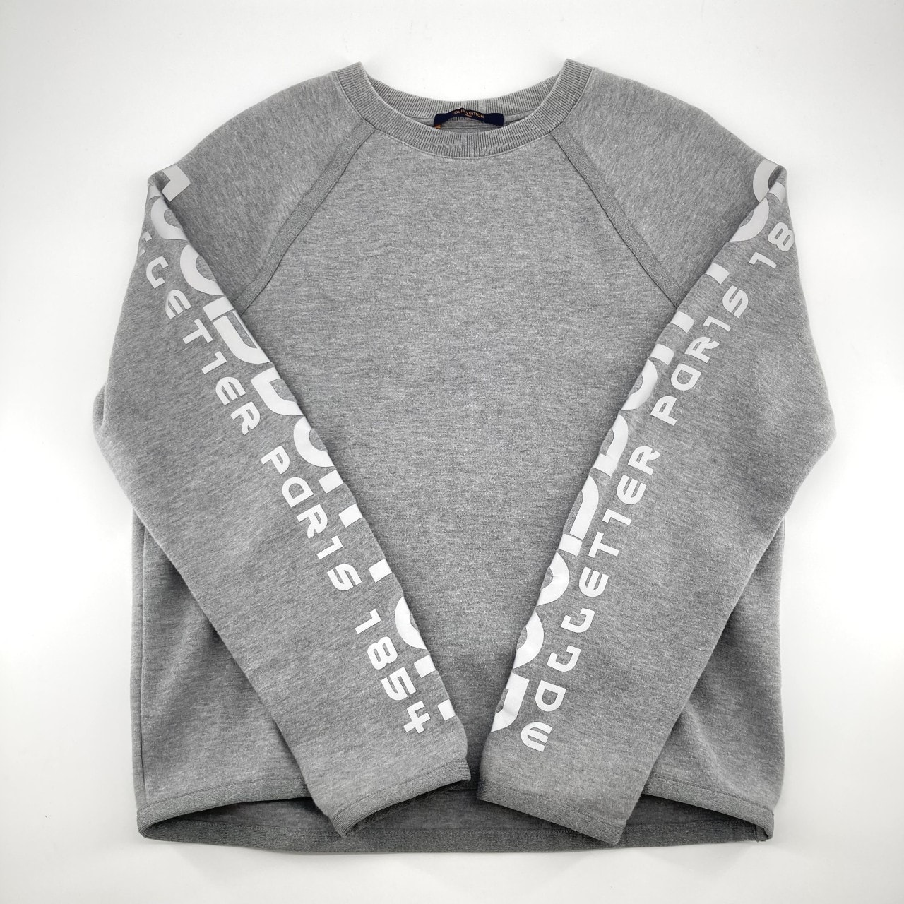 LOUIS VUITTON(ルイ・ヴィトン) サイドリフレクティブロゴ クルーネック XL RM181 スウェット グレー×ホワイト