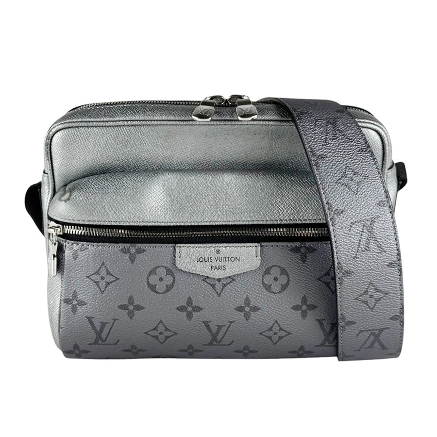 ルイ ヴィトン LOUIS VUITTON ショルダーバッグ アウトドア メッセンジャー レザー シルバー メンズ M30830【中古】 z10613