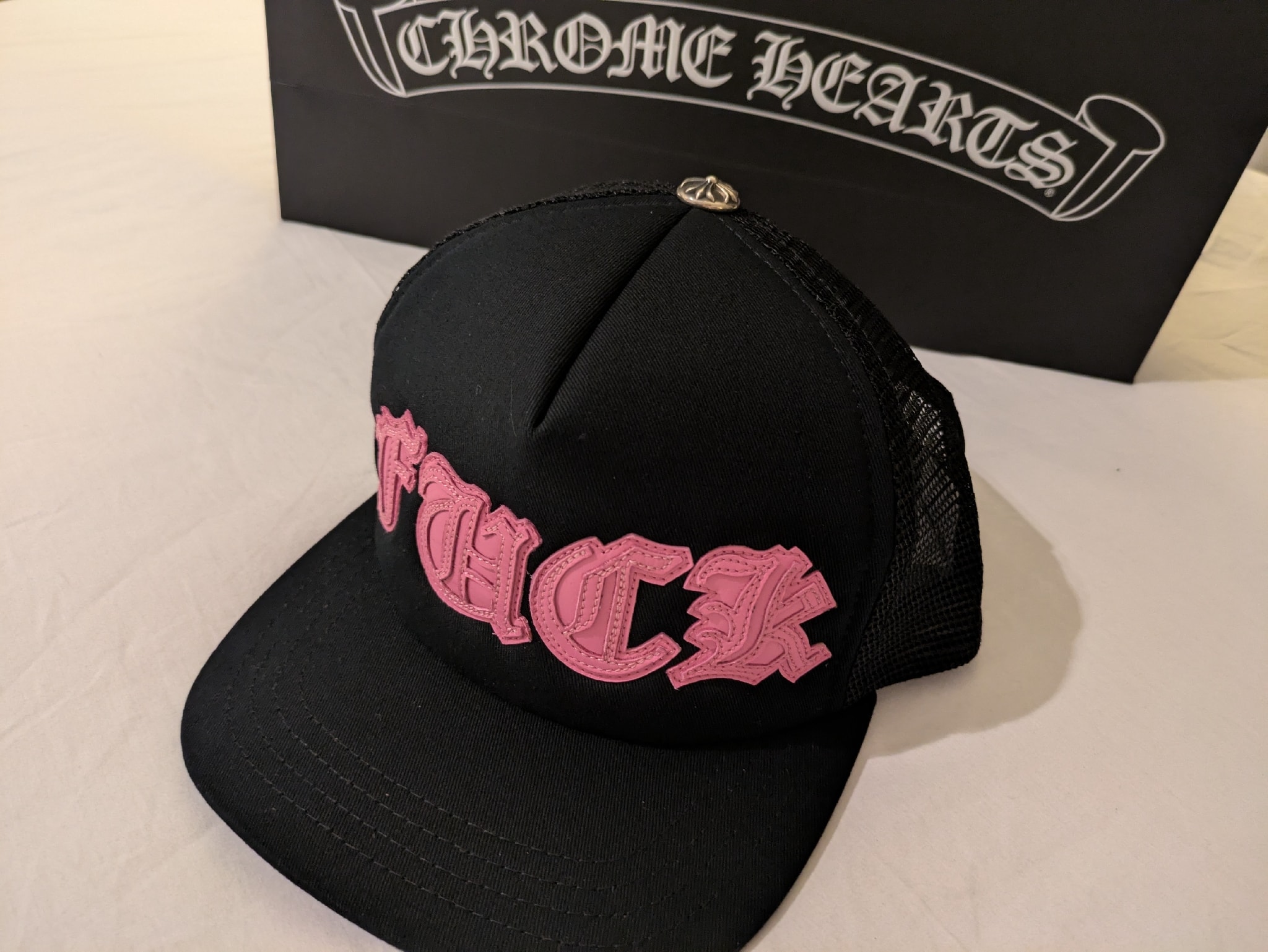 未使用品!新作 激レア クロムハーツ FUCK トラッカーキャップ 帽子 ブラック ピンク