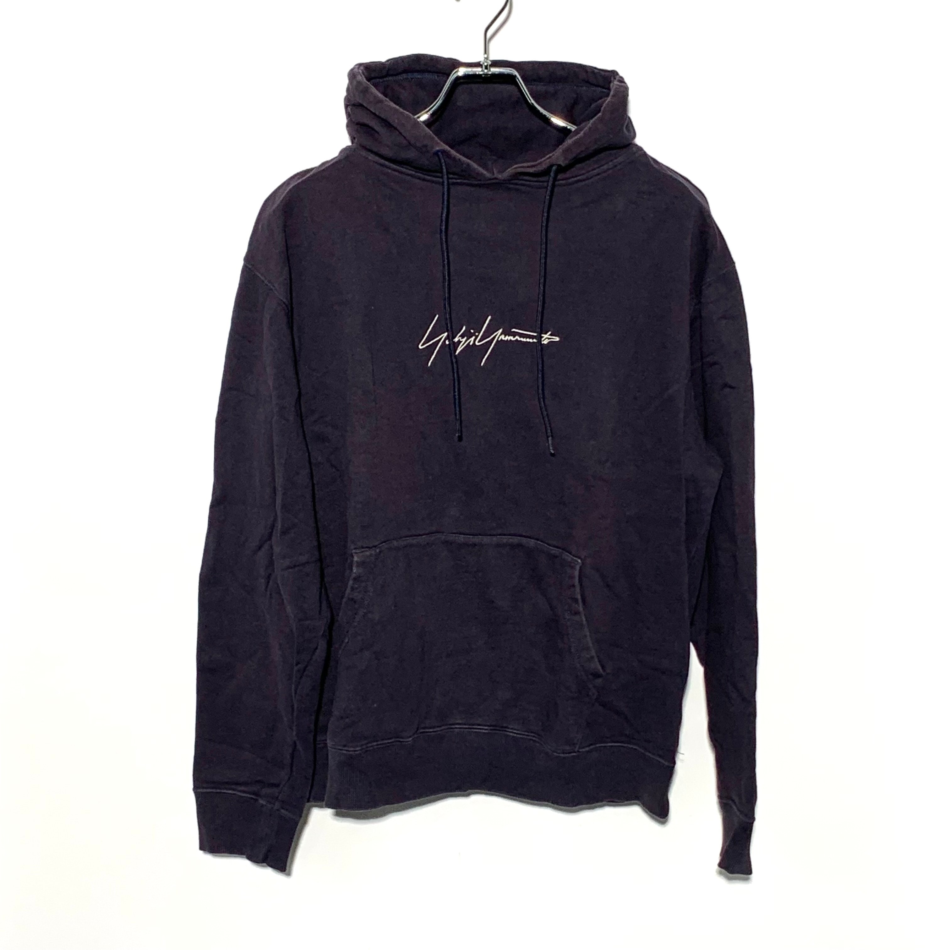 YOHJI YAMAMOTO POUR HOMME × NEWERA Signature Logo Pullover Hoodie "Navy"