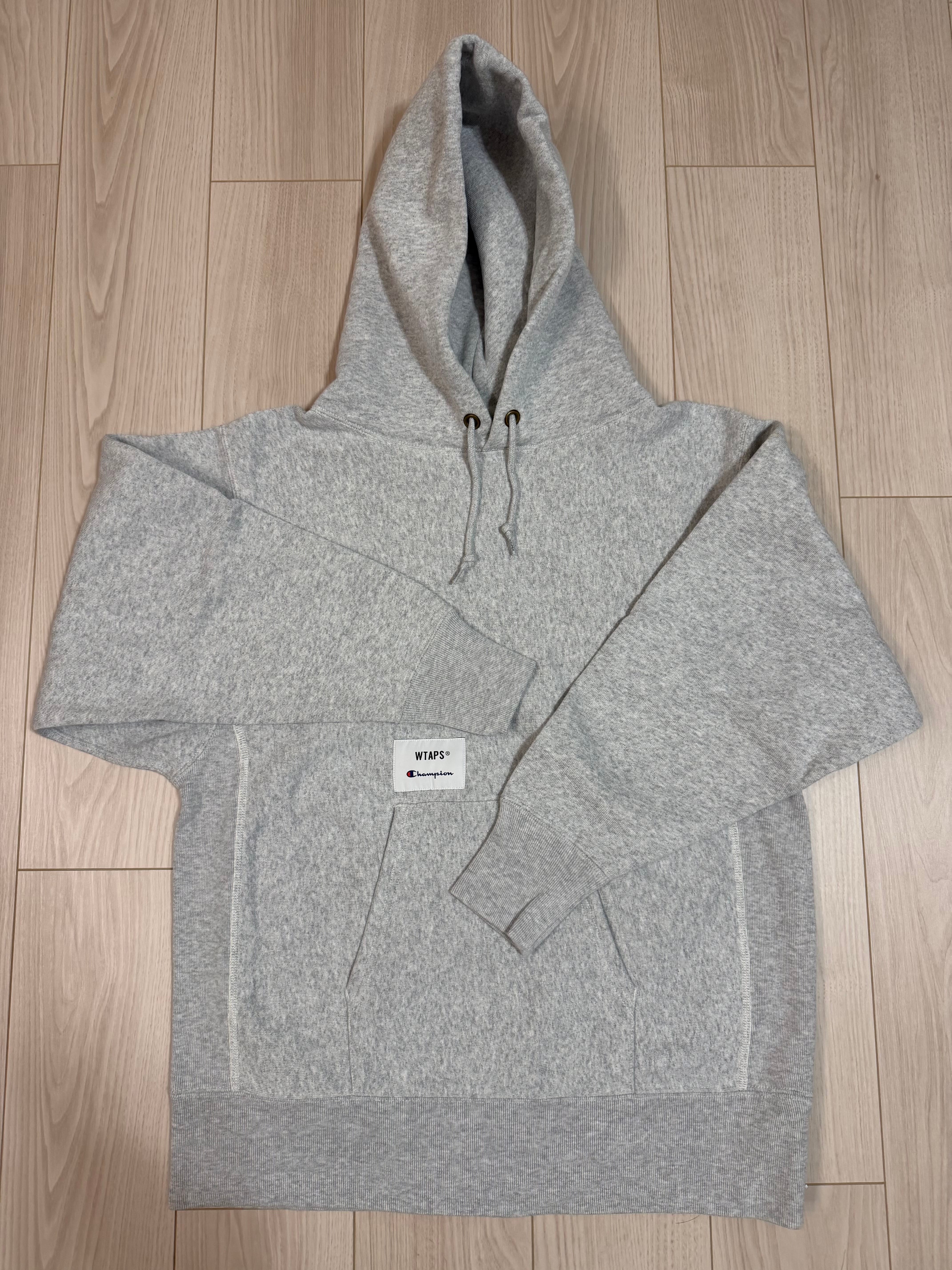 ダブルタップス × チャンピオン リバース ウェーブ フーデッド スウェットシャツ "グレー"