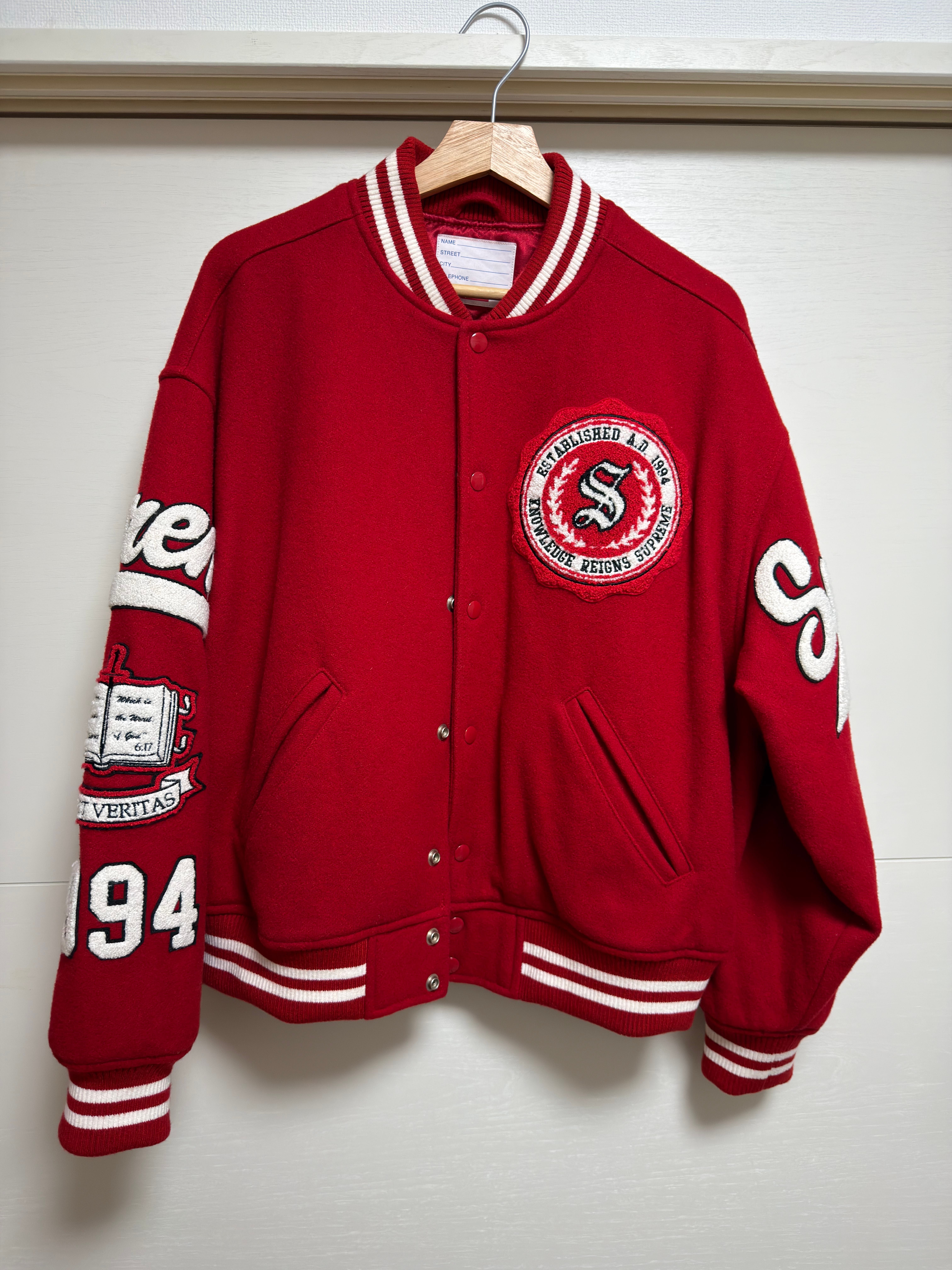 シュプリーム ヴェリタス バーシティ ジャケット "レッド"