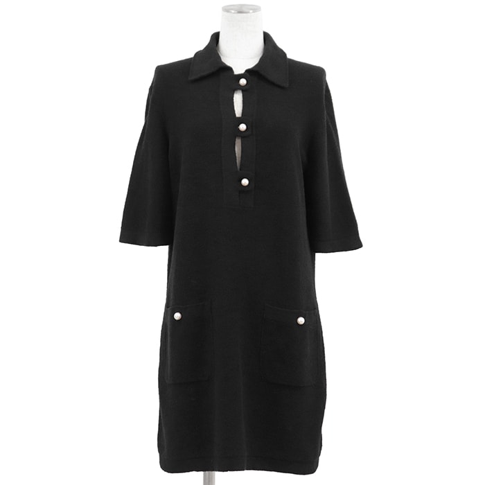 【美品】CHANEL シャネル ニットワンピース サイズ 38 レディース P74602 シグネチャー ロゴ COCOマーク フェイクパール ポロカラー ハーフスリーブ 半袖 ドレス ブラック 黒 イタリア製 ヴィルジニー・ヴィアール期