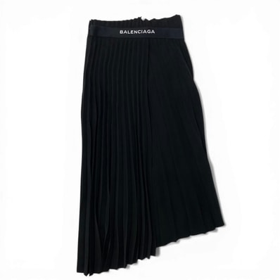美品 BALENCIAGA バレンシアガ プリーツスカート ラップスカート アシンメトリーデザイン ウエストロゴ ブラック ポリエステル スカート A3-00284 【中古】