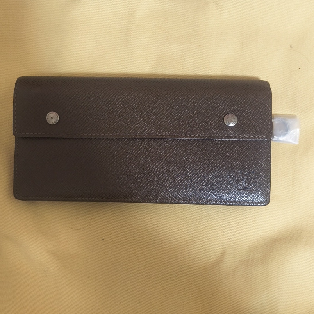 Louis Vuitton Accordion Wallet Taiga "Aldoise"