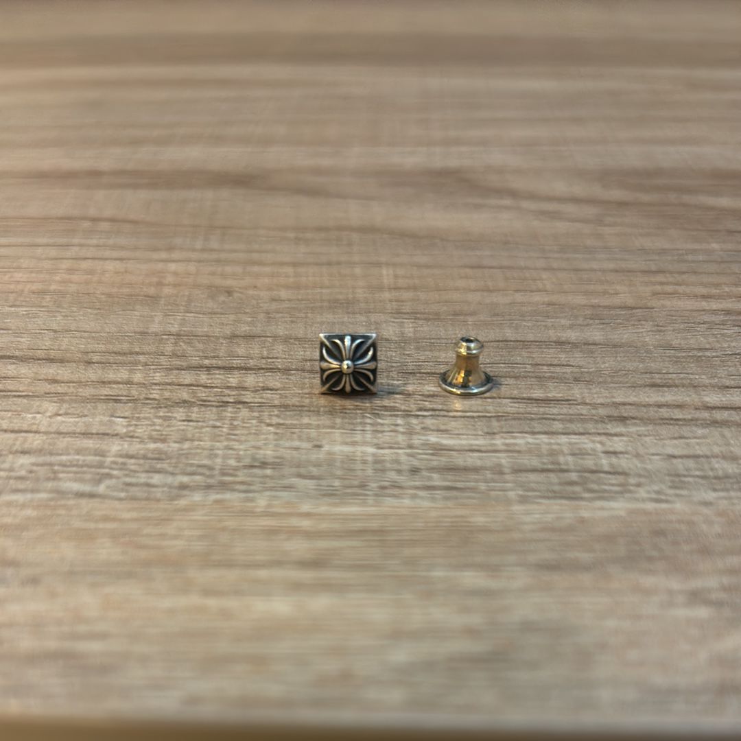 Chrome Hearts Pyramid Plus Stud "Silver"