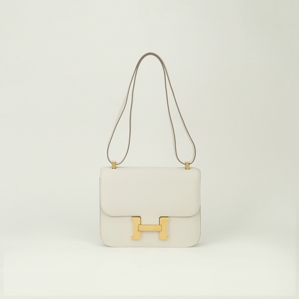 エルメス HERMES コンスタンス3 24 コンスタンス 3 24 バッグ ショルダーバッグ エプソン ニューホワイト New White ホワイト White 白 ゴールド金具 ヴォーエプソン