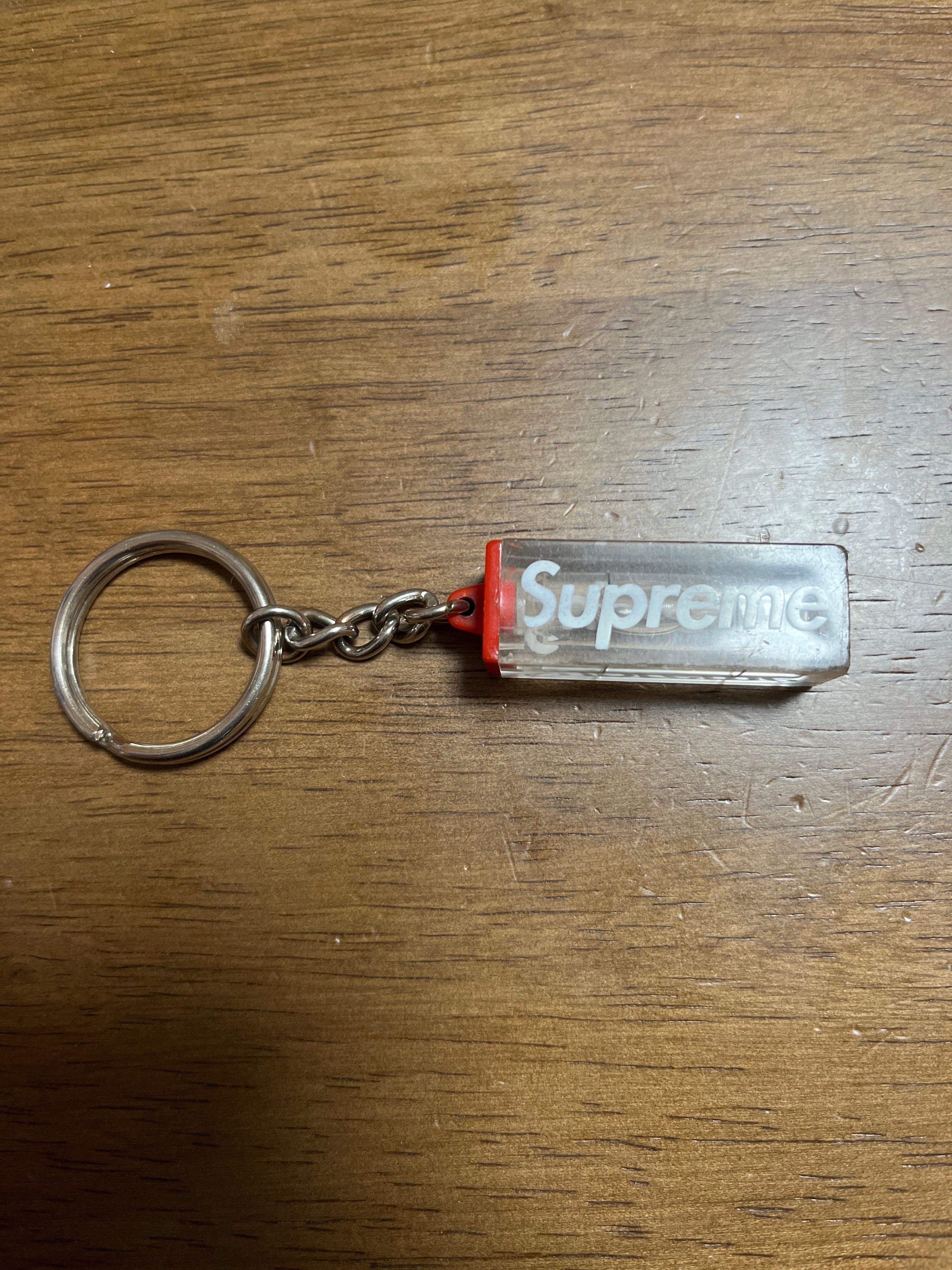 Supreme Keychain シュプリーム　キーチェーン Supreme Level Keychain 