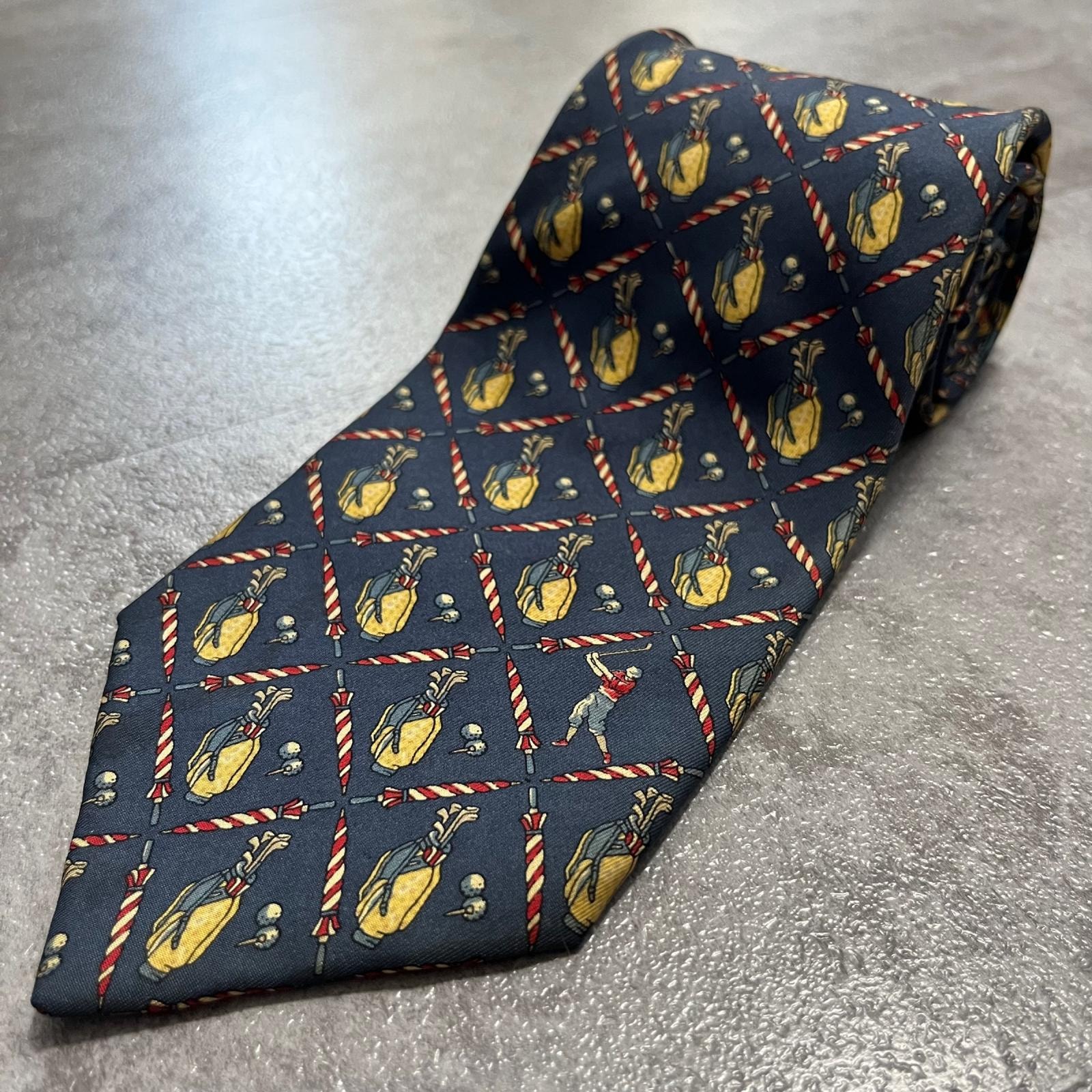 【Dunhill】ダンヒル ゴルフ柄 ネクタイ ゴルファー クラブ キャディバッグ ボール 傘 アンブレラ スポーツ 小紋 総柄 ネイビー イエロー