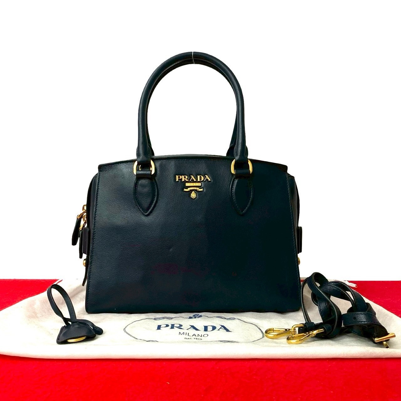 PRADA プラダ ロゴ 金具 レザー ショルダーバッグ ネイビー
18701