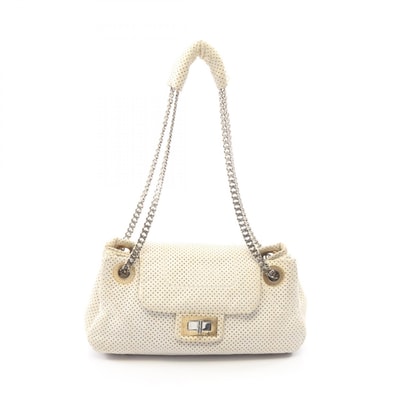 シャネル CHANEL 2.55 パンチング ショルダーバッグ バッグ レザー レディース ホワイト系 【中古】