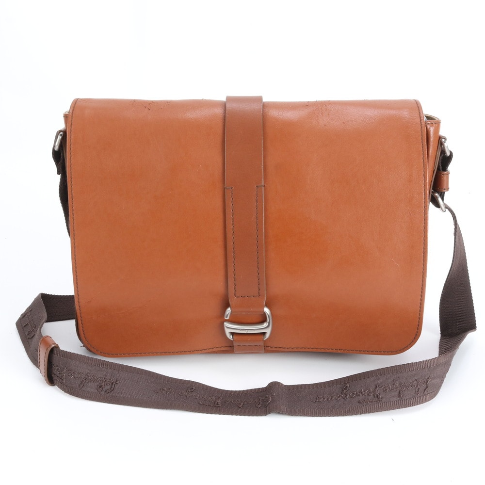 サルヴァトーレフェラガモ ショルダーバッグ レザー